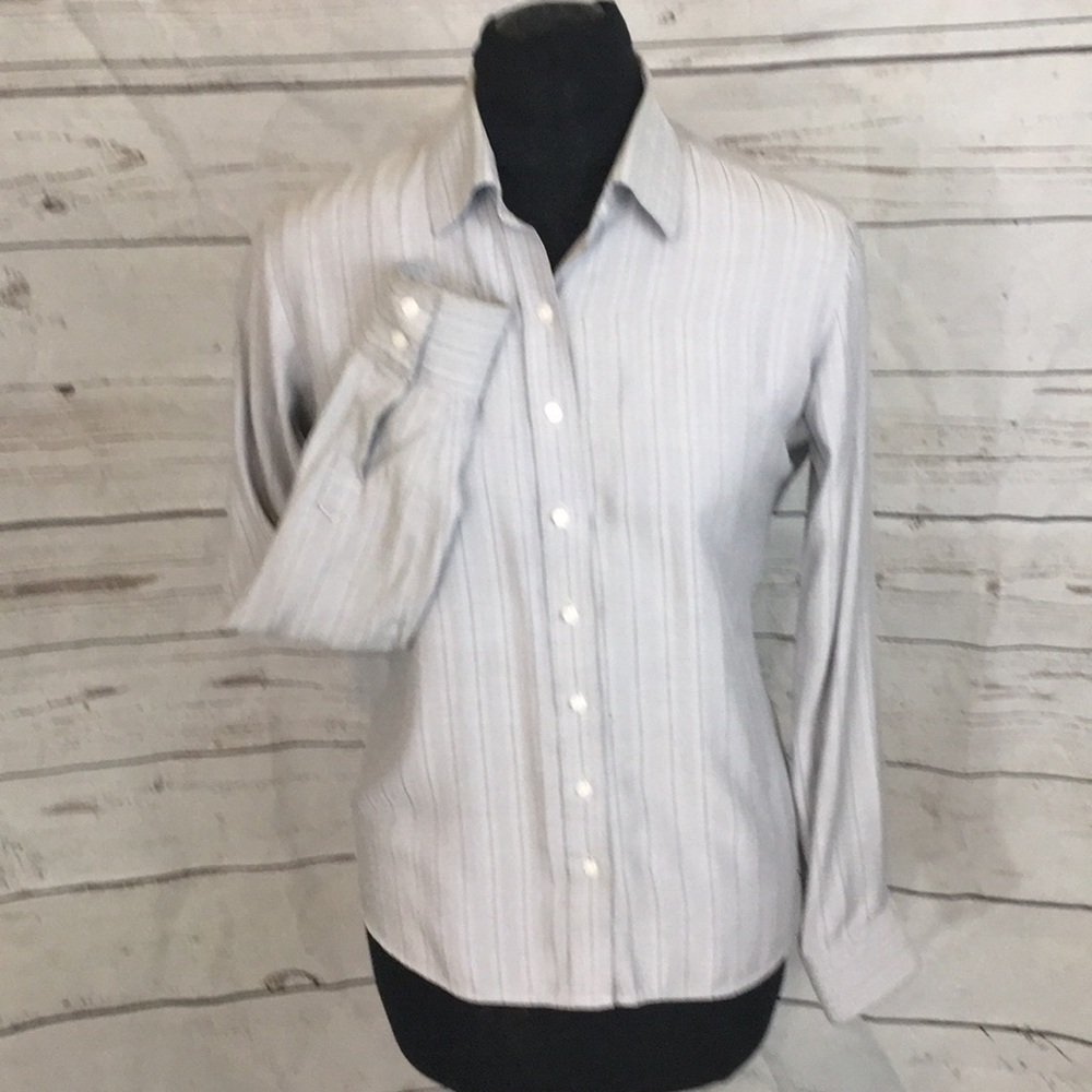 Fitted button down tailored woman’s shirt